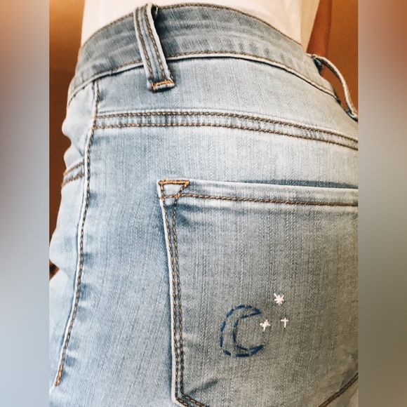 embroidered jeans🌙 light to mid wash denim with distressed hems and rips - Picture 3 of 9